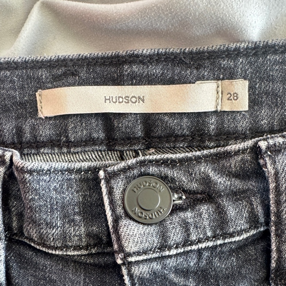 Hudson Harlow Ultra High-Rise Cigarette Ankle Jean - Picture 8 of 10